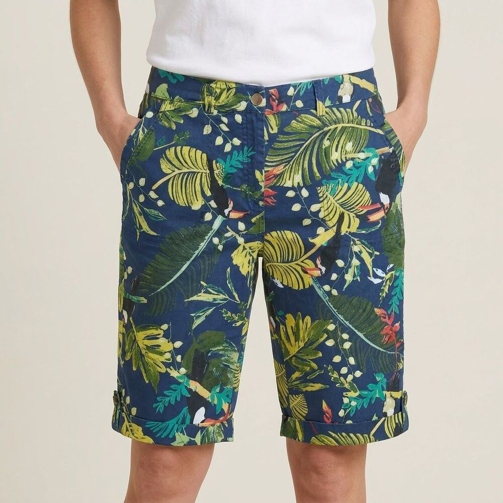 Chicos Sz 1 US M Tropical Toucan Palm Print Shorts Blue Botanical Stretch Vaca